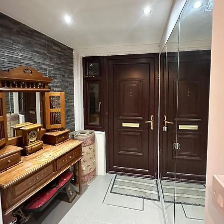 London Charm - Comfortable Room In Spacious House Bagian luar foto