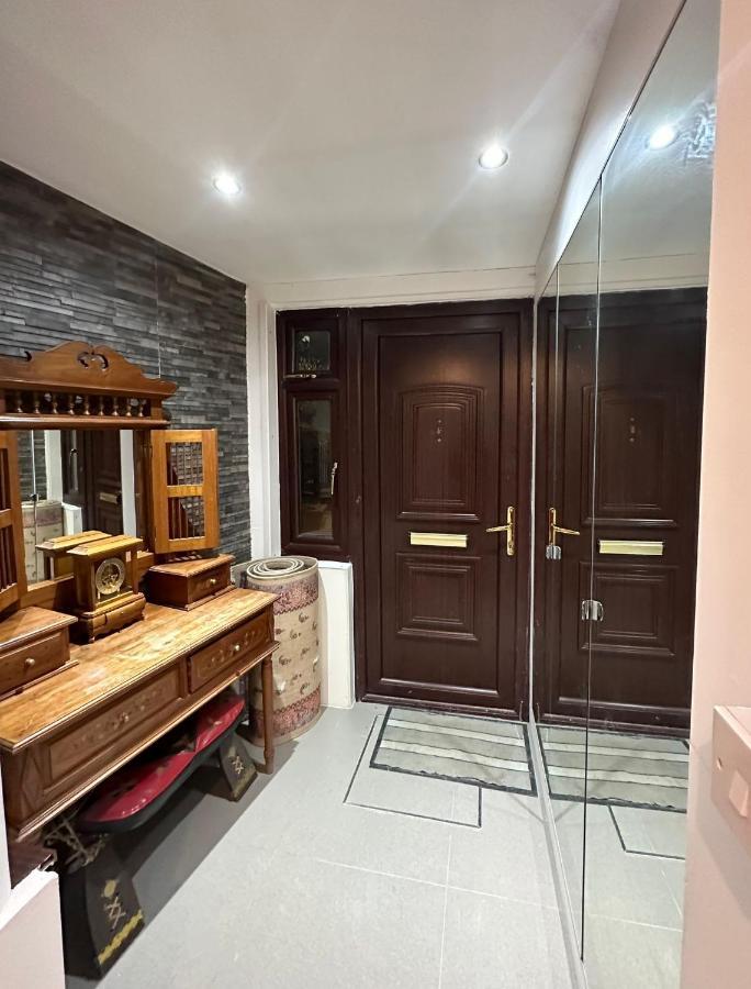 London Charm - Comfortable Room In Spacious House Bagian luar foto
